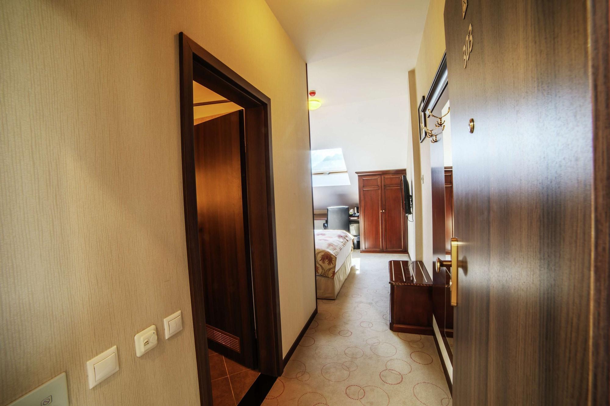 Doubletree By Hilton Hotel Sighisoara - Cavaler Экстерьер фото