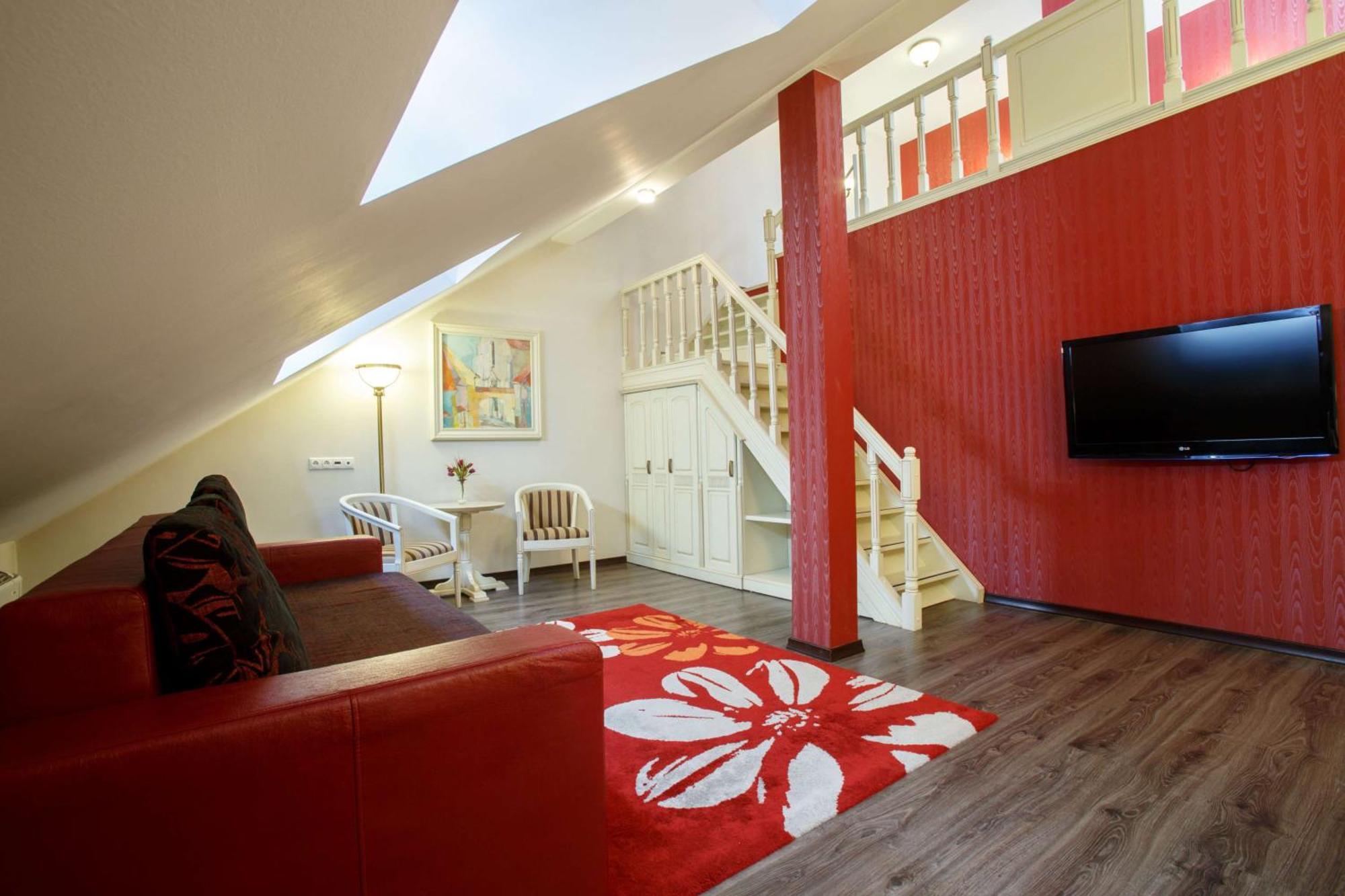 Doubletree By Hilton Hotel Sighisoara - Cavaler Экстерьер фото